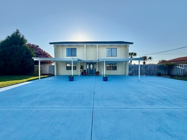 Building Photo - 723 Sailfish Dr