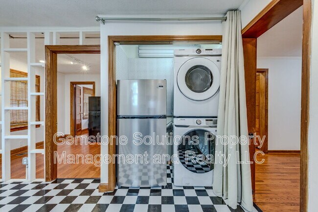 Building Photo - 3912A Burrus St