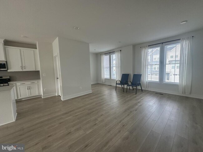 Building Photo - 112 Galaxy Pl