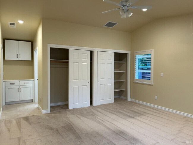 Building Photo - 216 Hampton Ct