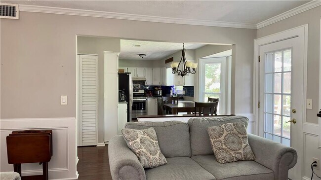 Building Photo - 4603 Villa Chase Dr NE