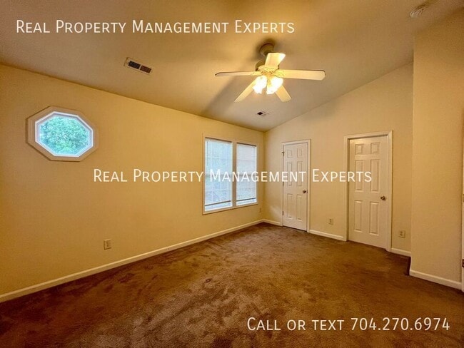 Building Photo - 9615 Littleleaf Dr