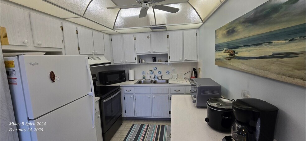 Updated kitchen - 8525 111th St