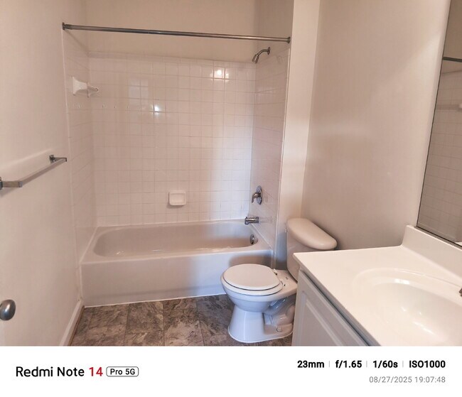 Building Photo - Vibrant Brambleton Condo Steps from Town C...