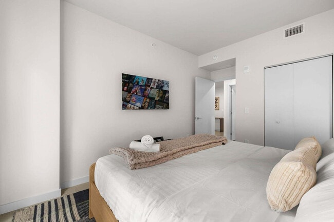 Building Photo - 11 NE 6th St