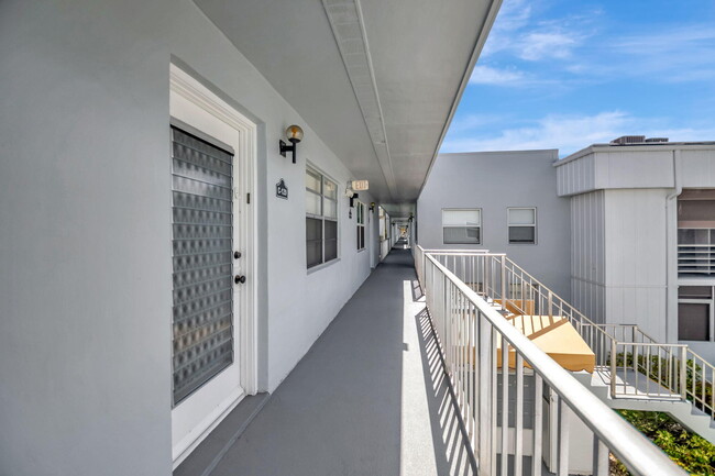Building Photo - 129 Normandy Ln