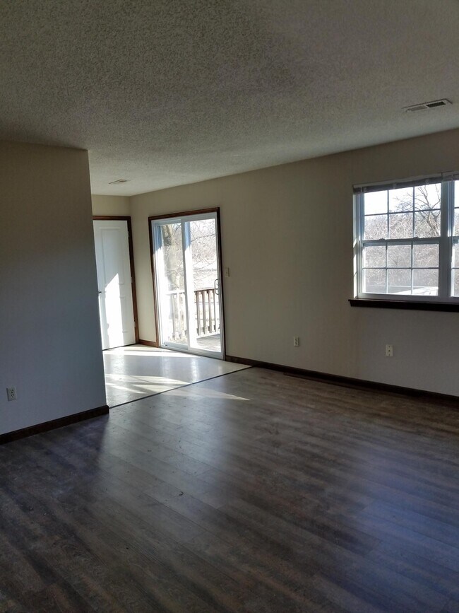 Building Photo - 3 Cherry Tree Ln