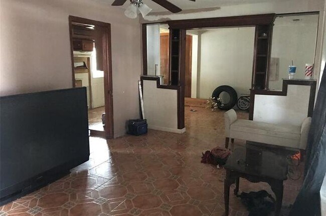 Building Photo - 2406 Rosemead Dr