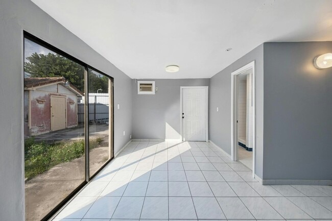 Building Photo - 2348 SW 138th Pl