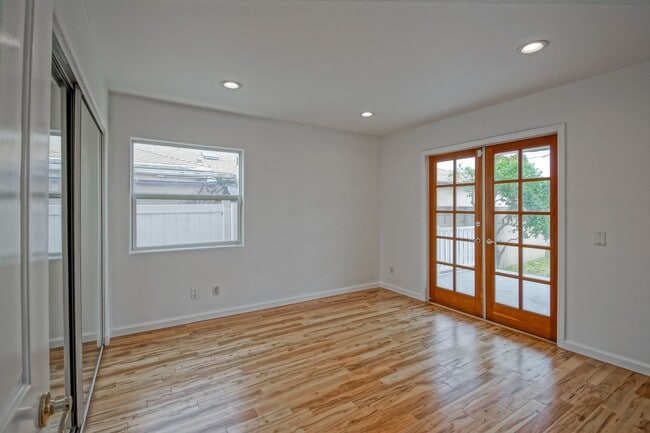 Building Photo - REMODELED, BRIGHT & SPACIOUS, 2-STORY HOME...
