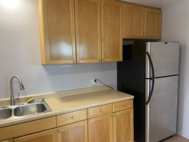 Building Photo - 2 Bedroom House for RENT with Garage and e...