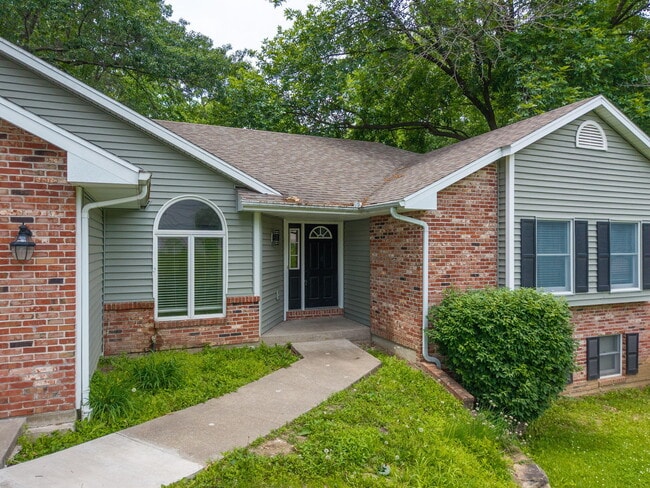 Building Photo - 2301 Grant Ln