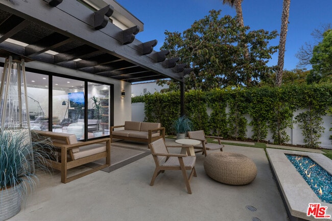 Building Photo - 731 N Curson Ave