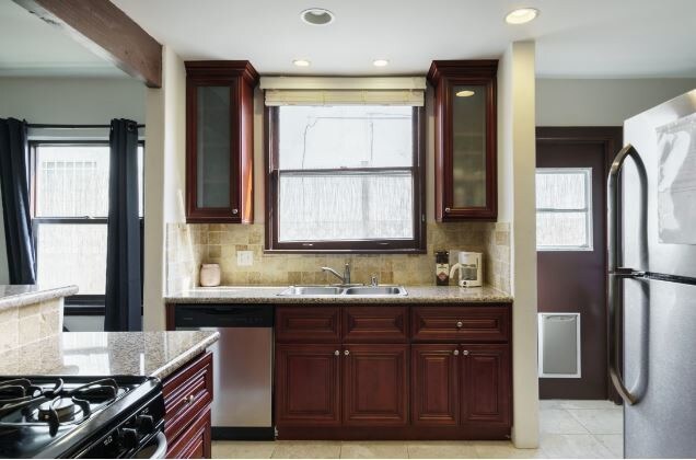 Building Photo - 6230 Lindenhurst Ave