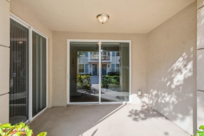 Building Photo - 4 Renaissance Way