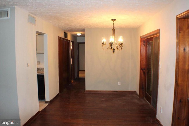 Building Photo - 44695 White Oak Ct