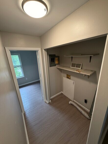 Building Photo - 6861 Emerald Ave