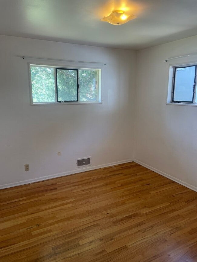 Building Photo - Ranch style home for rent very close to An...