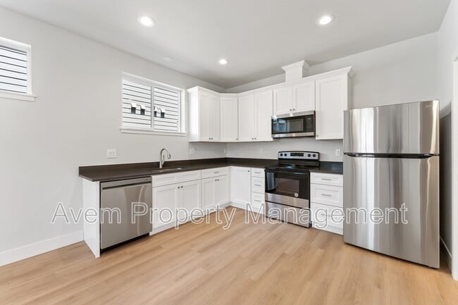 Building Photo - 930 Molalla Ave