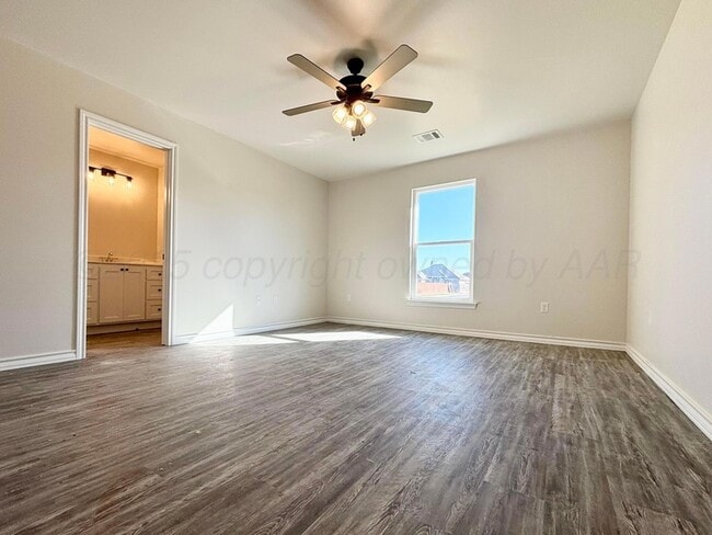 Building Photo - 3002 Knoll Dr