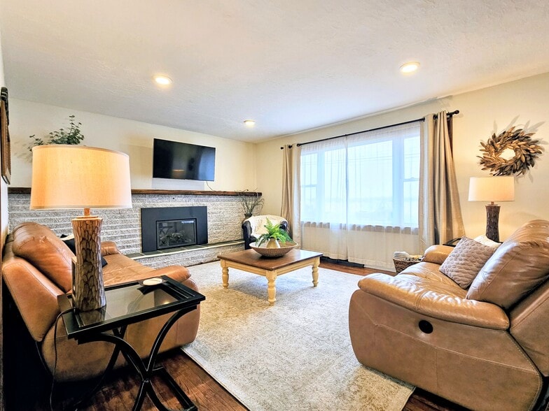 Building Photo - 1329 Landisville Rd