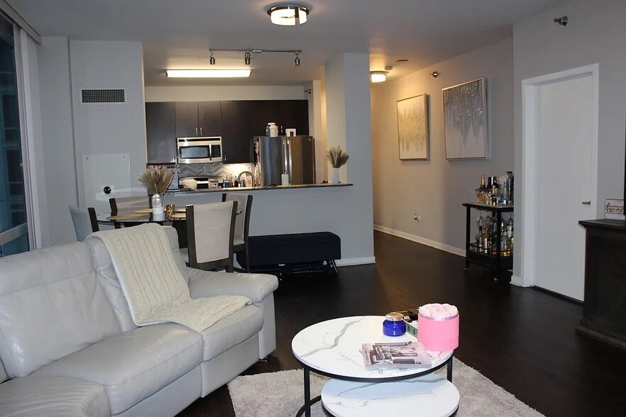 Building Photo - 757 N Orleans St