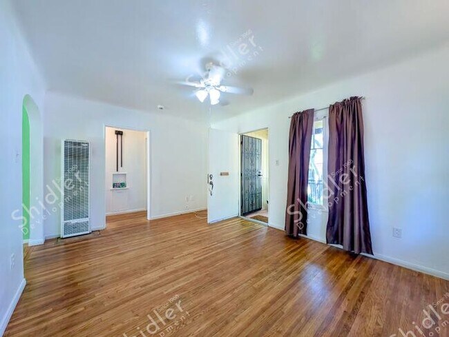 Building Photo - 2 Bedroom 1 Bath and 2 Massive Yard in North San Bernardino