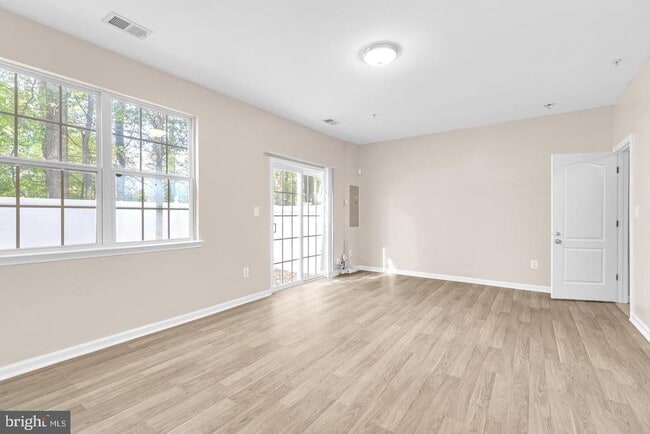 Building Photo - 626 Tailgate Terrace