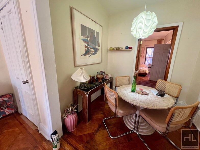 Building Photo - 2BR 1BA Sunny Top Floor Sprawling Brownstone On Clinton Hill / Bedstuy Border