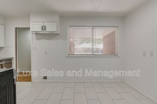 Building Photo - 3516 Mt Pleasant Dr