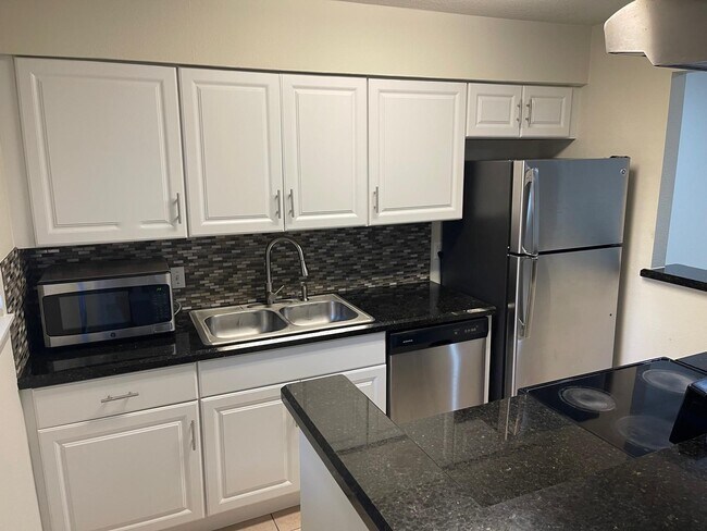 Building Photo - 8229 Kingsbrook Rd