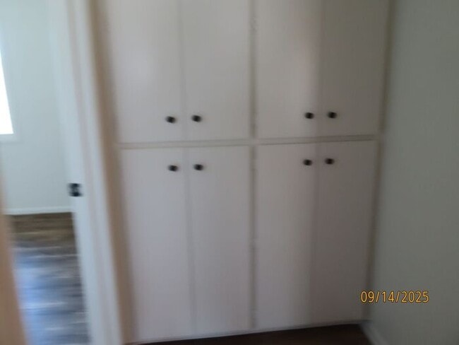 Building Photo - Heather ****$500 Off 1st Month Rent****