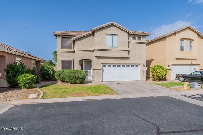 Building Photo - 1078 E Saragosa St