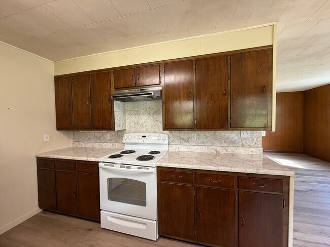 Building Photo - Three Bedroom Bellefonte Ranch - 1st Month Free & Half off Security Deposit