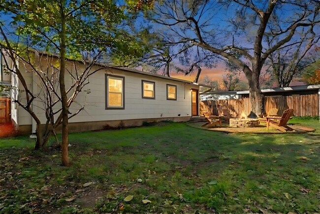 Building Photo - 904 Plateau Cir