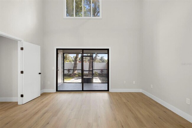 Building Photo - 805 N Clake Ave