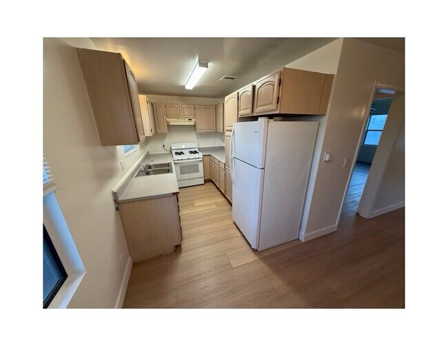 Building Photo - 2225 Marathon St