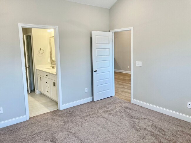 Building Photo - BRAND NEW TOWNHOME IN GROVETOWN GEORGIA