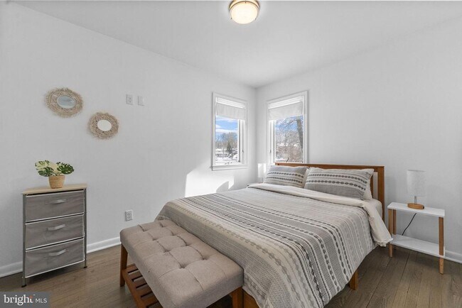 Building Photo - 191 Lakeshore Dr