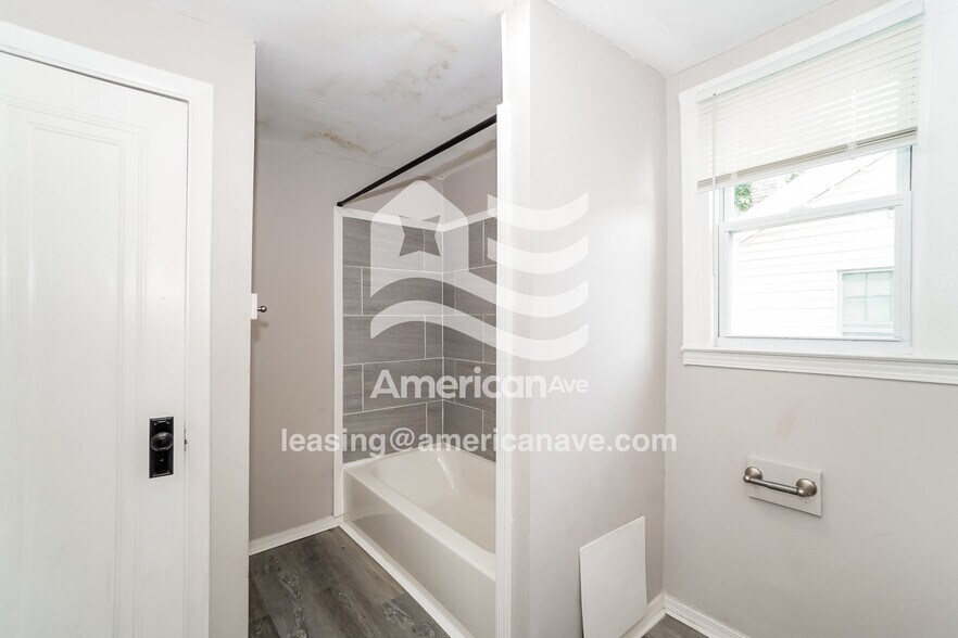 Building Photo - 384 Grace Ave