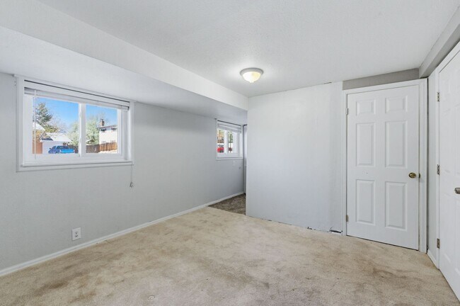 Building Photo - 1415 Holmes Dr