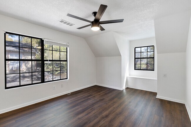 Building Photo - 504 Percival St