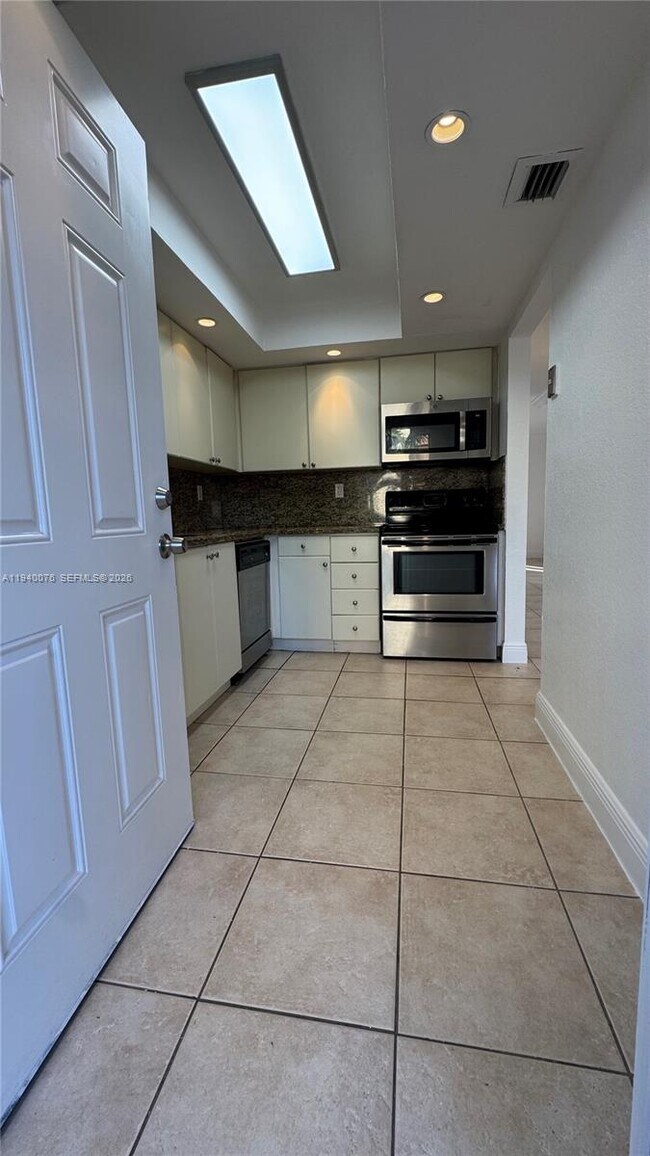 Building Photo - 8650 SW 109th Ave