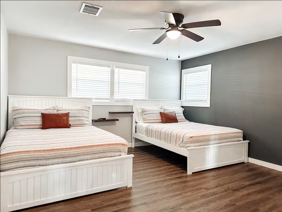 Building Photo - 1049 Meckel Dr