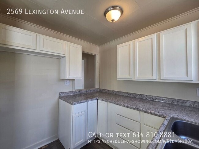 Building Photo - 2569 Lexington Ave