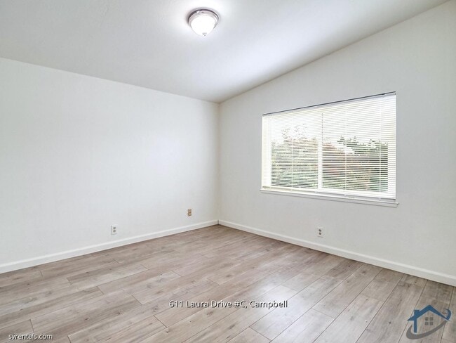 Building Photo - 611 Laura Dr