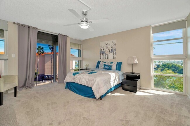 Building Photo - 7400 Sun Island Dr S