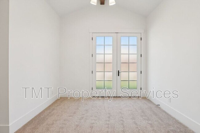 Building Photo - 1007 Bridger Dr