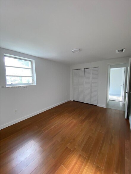 Building Photo - 5843 SW 62nd St