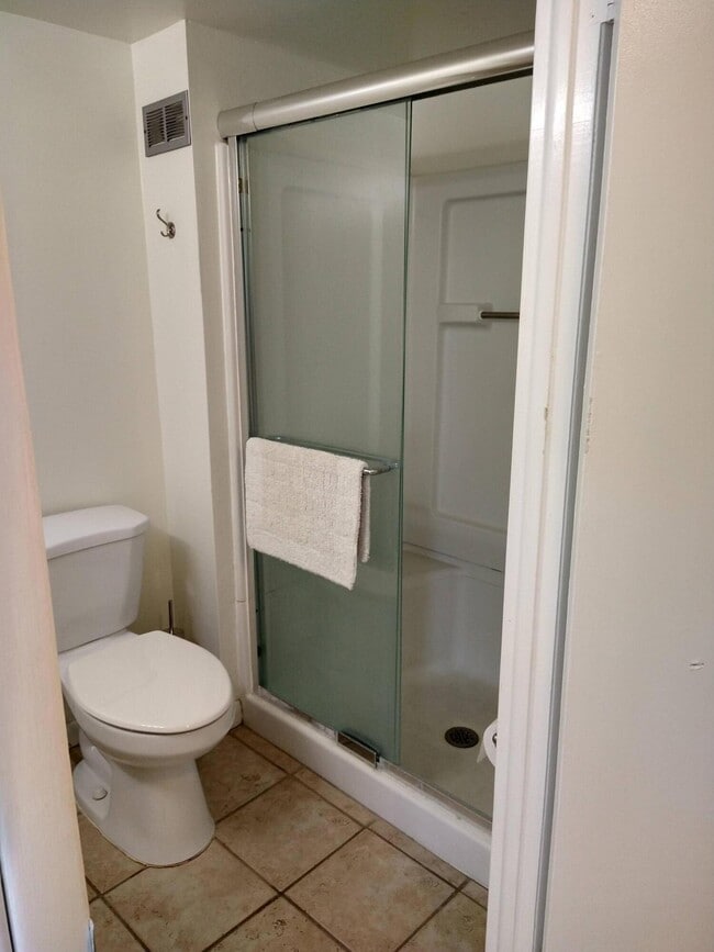 Building Photo - 720 Bayshore Dr